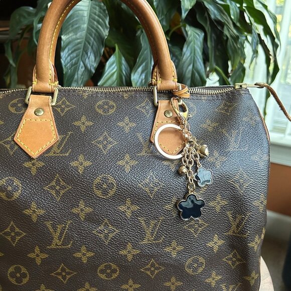 New BLACK CLOVER Bag Charm Gold Tone - Picture 5 of 9